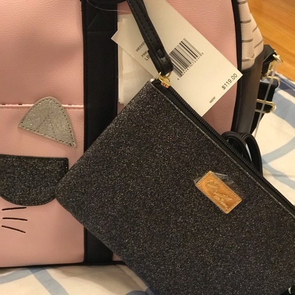 ❌SOLD❌BRAND NEW BETSEY JOHNSON WEEKENDER BAG - Picture 3 of 5